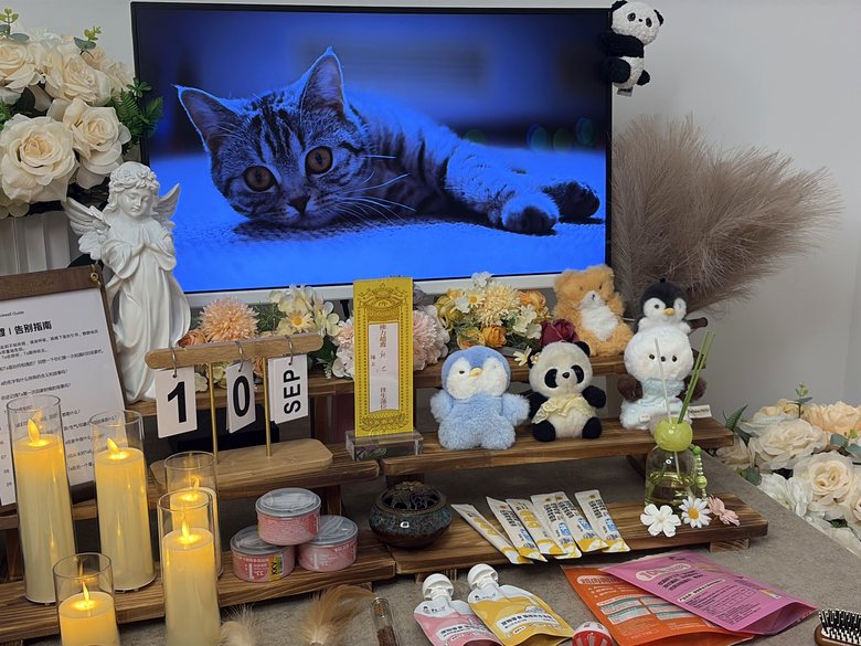 宠物骨灰罐与纪念品
